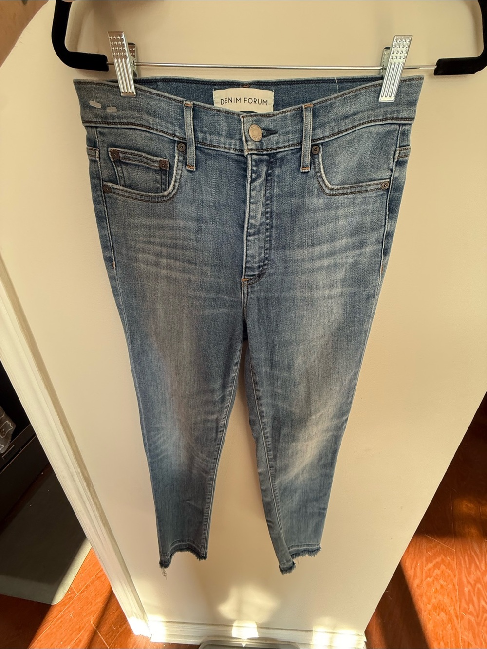 Denim Forum Women's Light Blue Cropped Skinny Jeans size 29